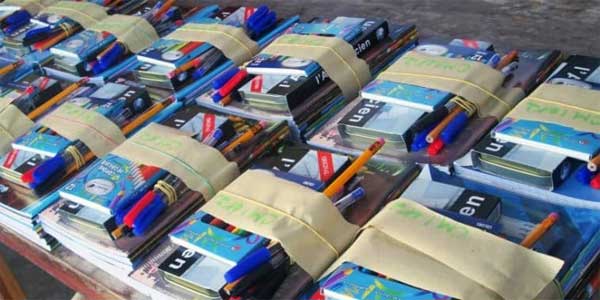 Distribution de fournitures d'urgence après une crise.